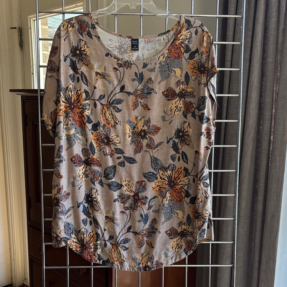 Emery Rose Top - Picture 2 of 7